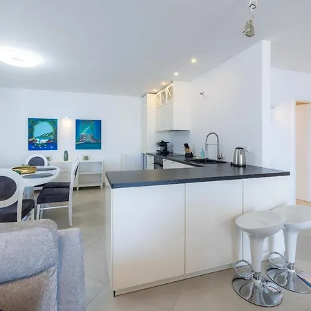 Smaragd - Lapis - Luxury With Shared Pool Apartment Makarska