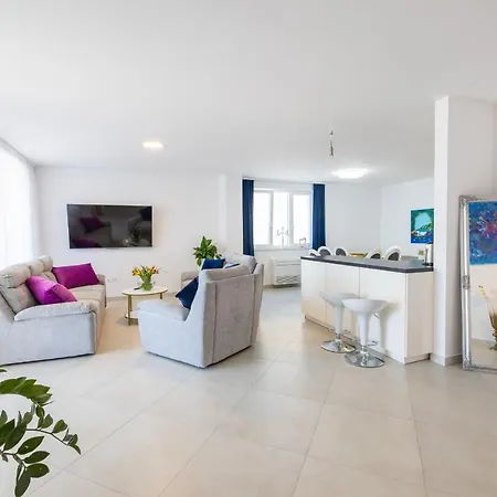 Apartment Smaragd - Lapis - Luxury With Shared Pool