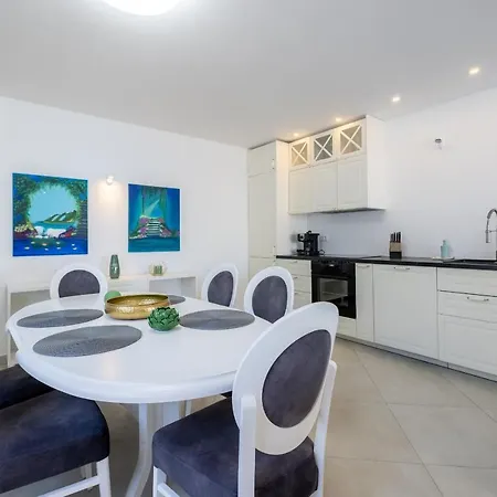 Smaragd - Lapis - Luxury With Shared Pool Makarska