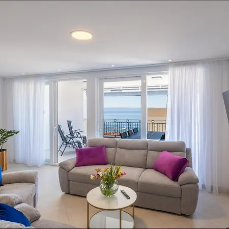 Smaragd - Lapis - Luxury With Shared Pool Apartment Makarska