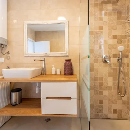 Smaragd - Lapis - Luxury With Shared Pool