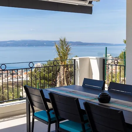 Apartment Smaragd - Lapis - Luxury With Shared Pool Makarska