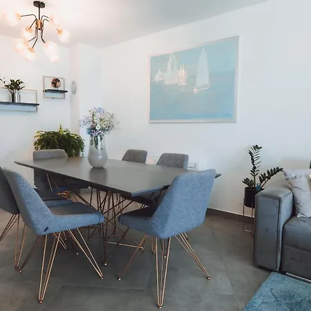 Apartment Smaragd - Lapis - Luxury With Shared Pool Makarska