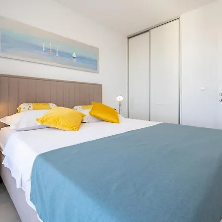 Smaragd - Lapis - Luxury With Shared Pool Apartment Makarska