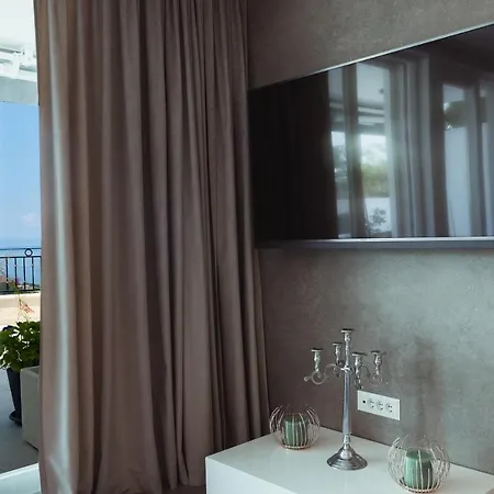 Smaragd - Lapis - Luxury With Shared Pool * Makarska
