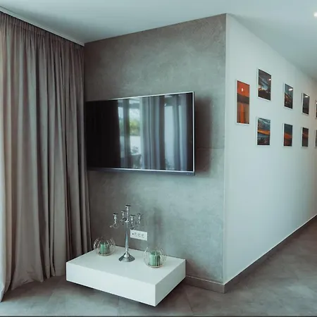 Smaragd - Lapis - Luxury With Shared Pool Apartment