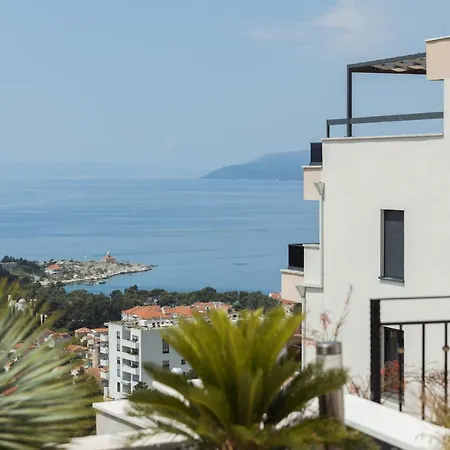 Apartment Smaragd - Lapis - Luxury With Shared Pool Makarska