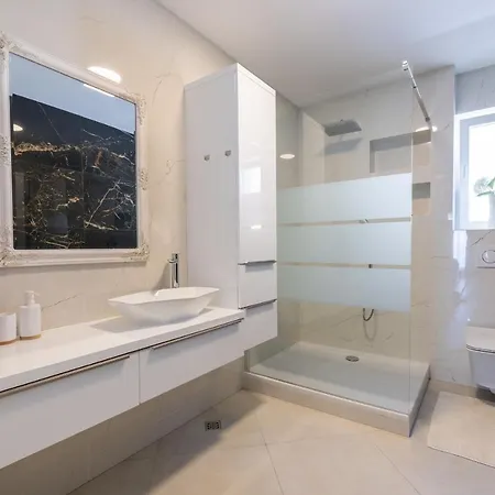 Apartment Smaragd - Lapis - Luxury With Shared Pool