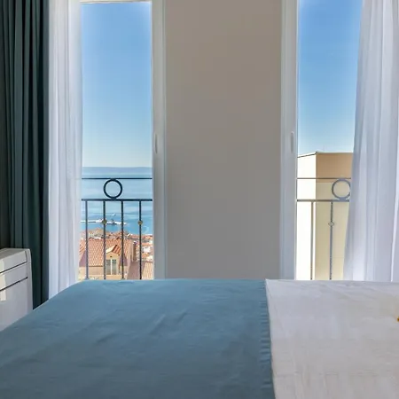 Smaragd - Lapis - Luxury With Shared Pool * Makarska