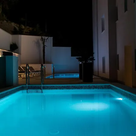 Smaragd - Lapis - Luxury With Shared Pool Daire Makarska