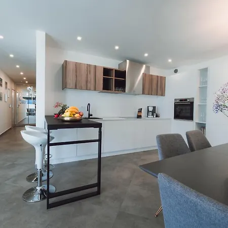 Apartment Smaragd - Lapis - Luxury With Shared Pool