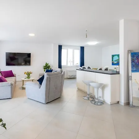 Smaragd - Lapis - Luxury With Shared Pool Апартаменты *