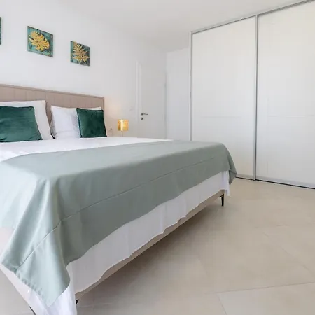 Апартаменты Smaragd - Lapis - Luxury With Shared Pool